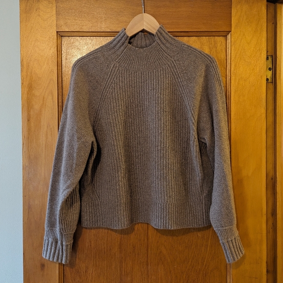 Everlane The Cashmere Ribbed Turtleneck | Size Small - Picture 4 of 16